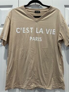 Zoya Beige V‑Neck 'C'EST LA VIE PARIS' Short Sleeve Tee
